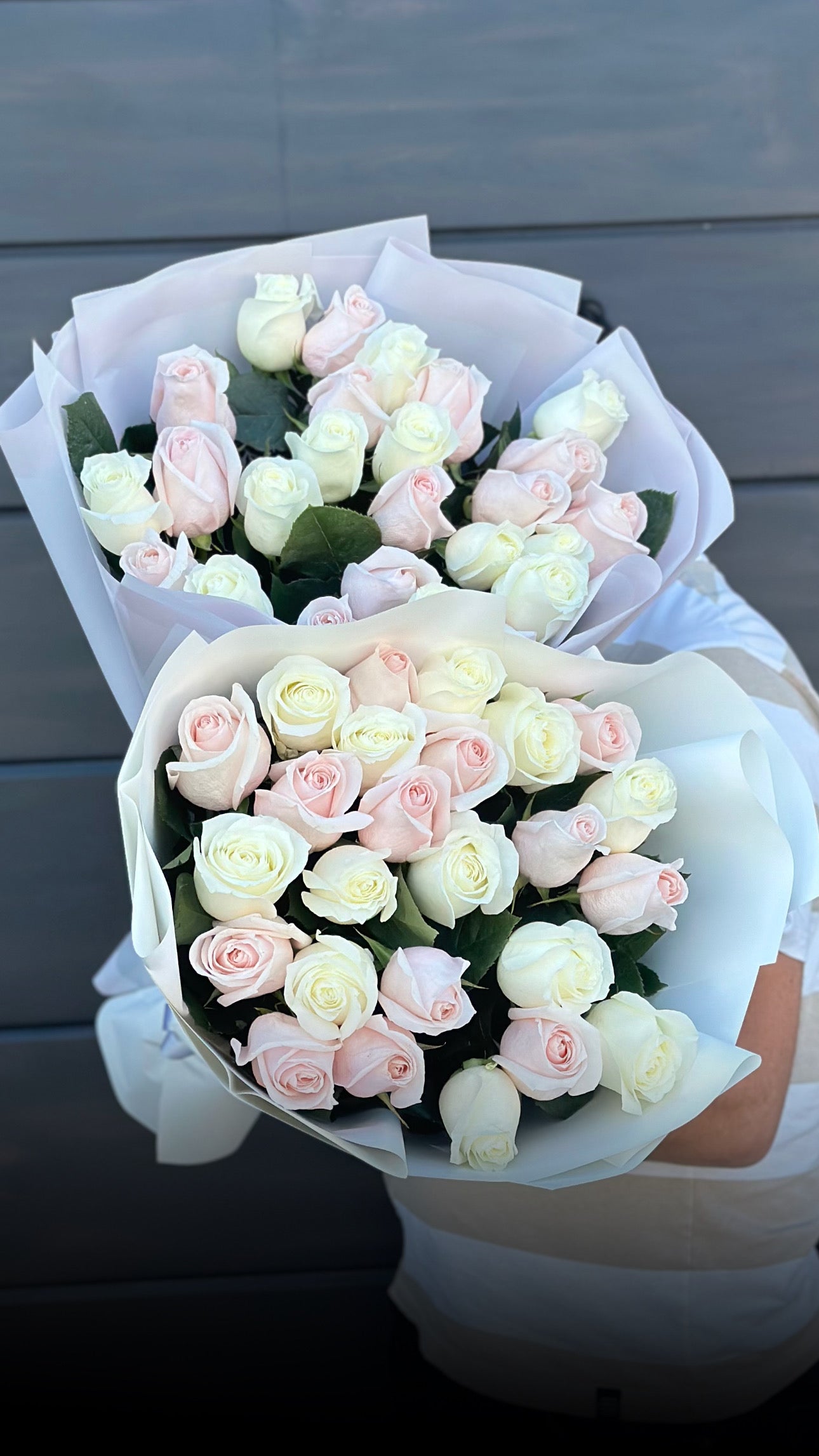 Buchet de trandafiri mix premium Alb Pomarosa – TerraFlorra