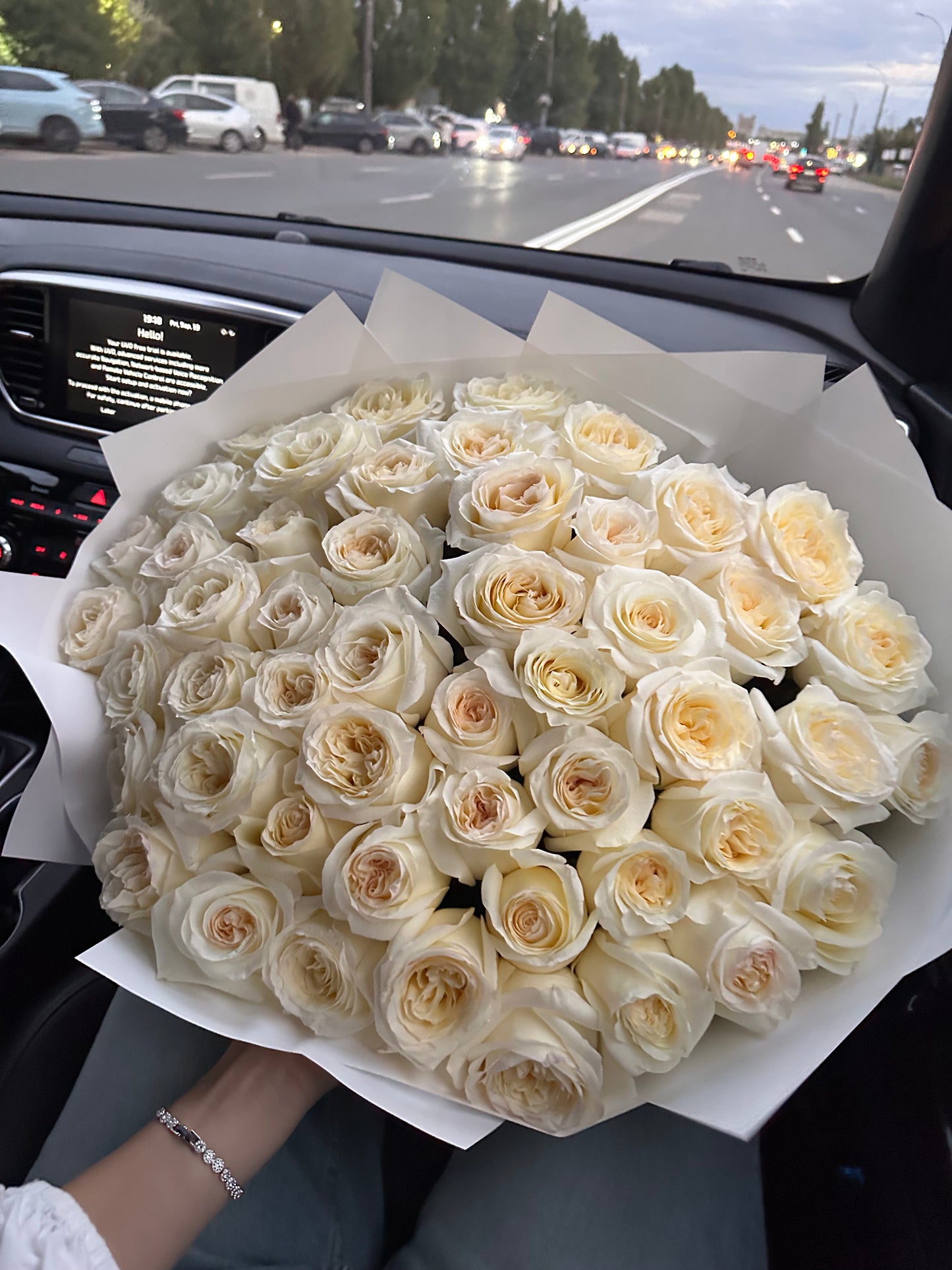 Buchet de trandafiri imbujorati premium Candlelight – TerraFlorra