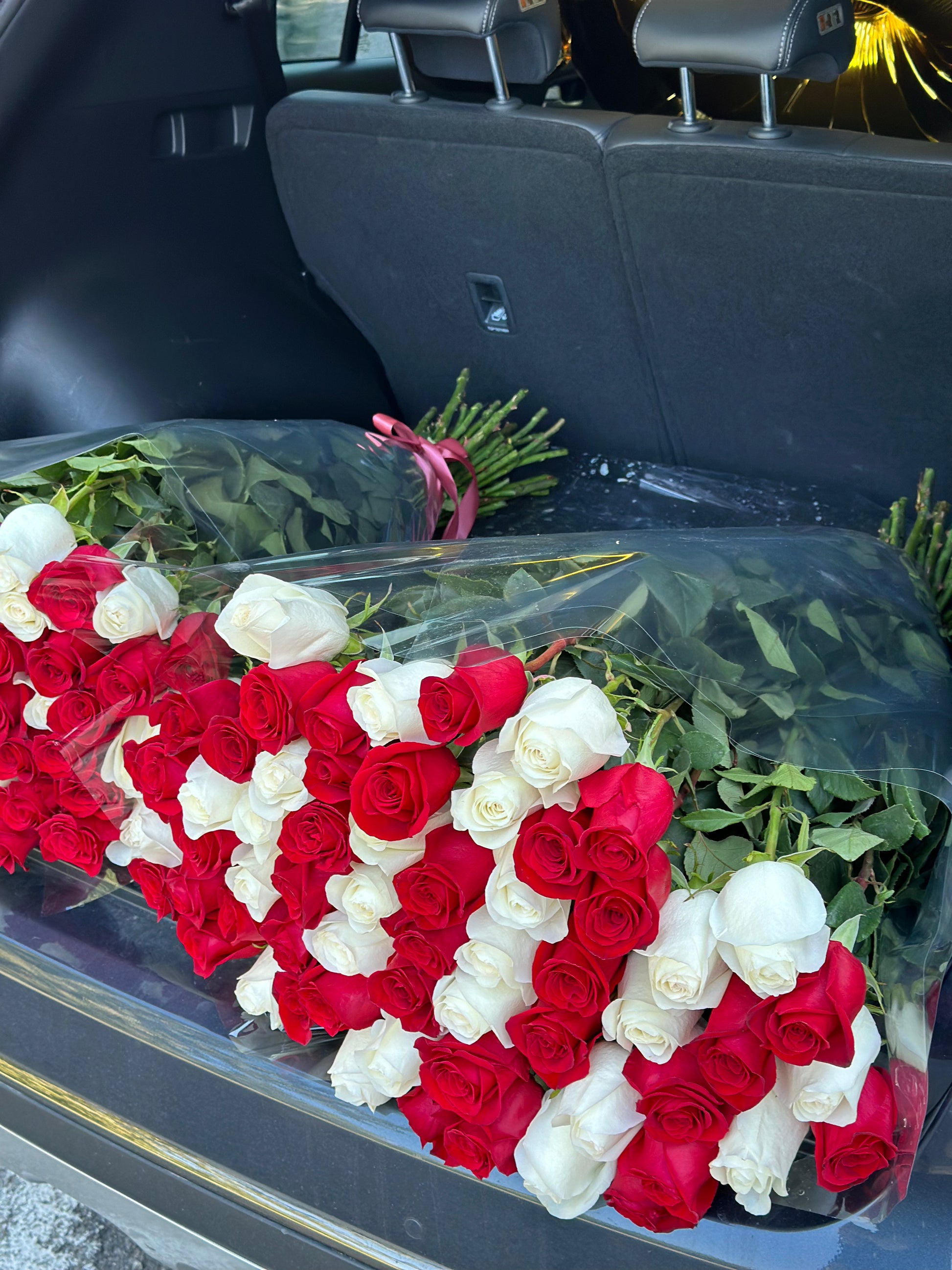 Buchet de trandafiri mix premium Alb Rosu  – TerraFlorra