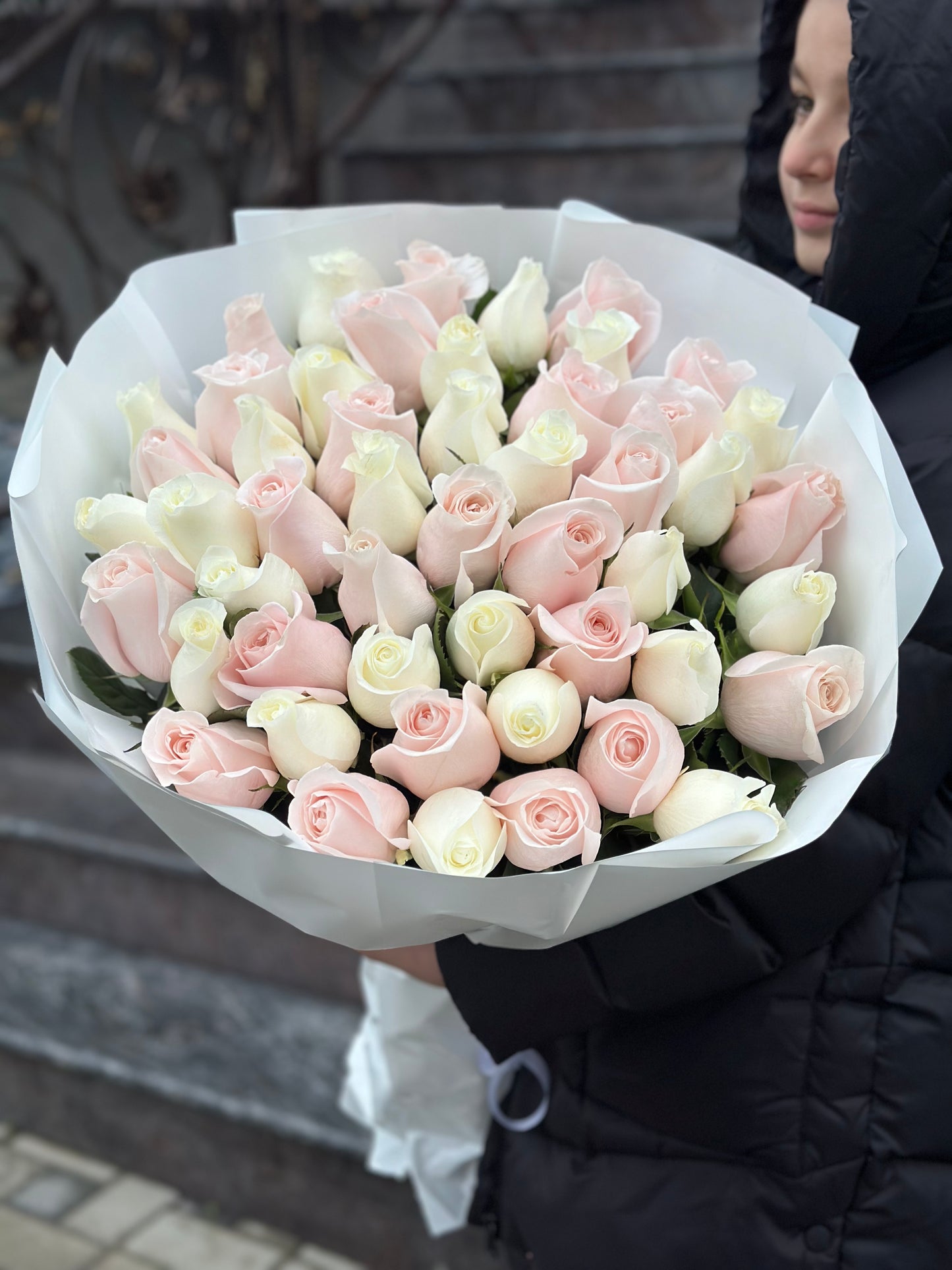 Buchet de trandafiri mix premium Alb Pomarosa – TerraFlorra