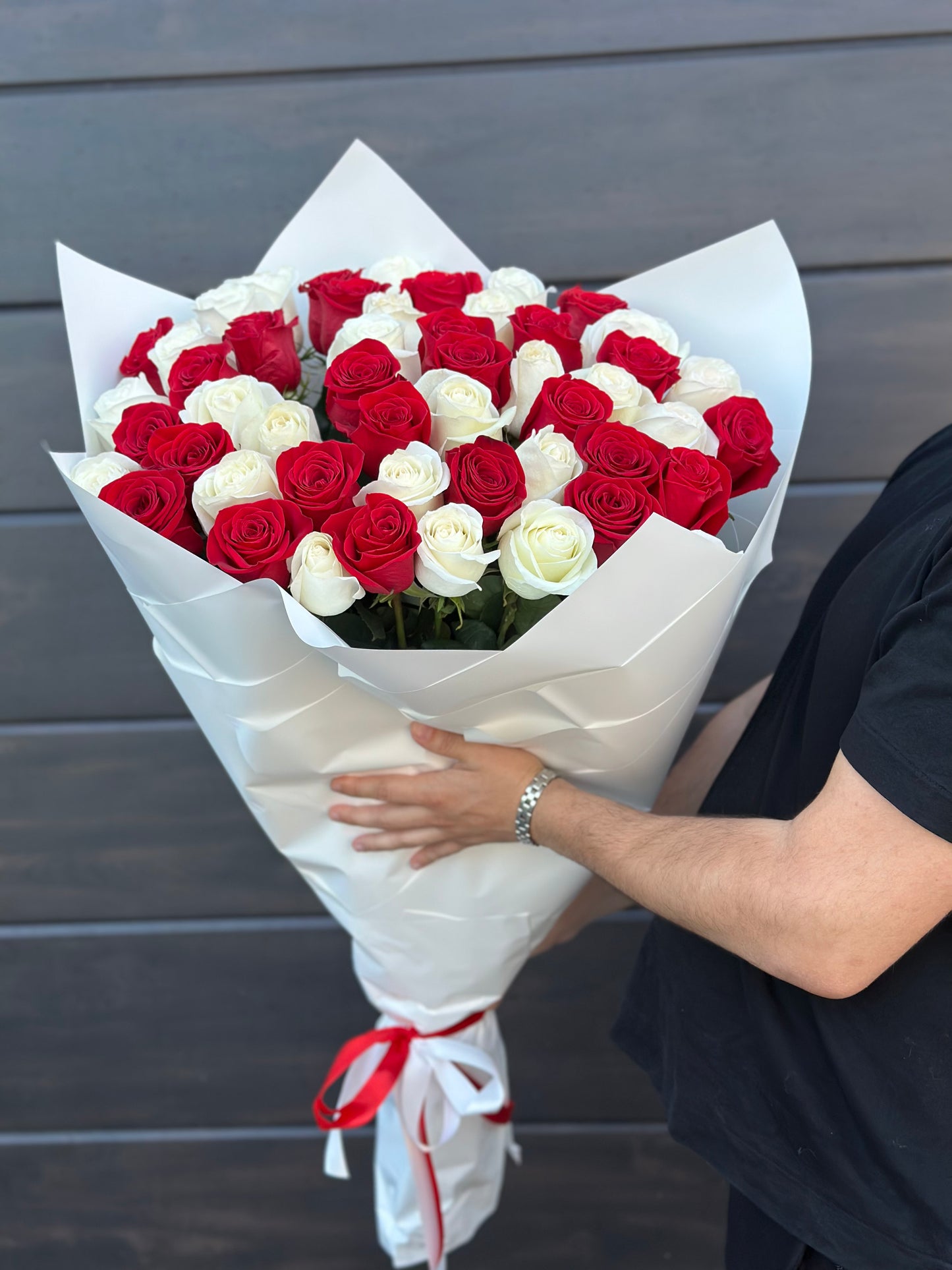 Buchet de trandafiri mix premium Alb Rosu  – TerraFlorra