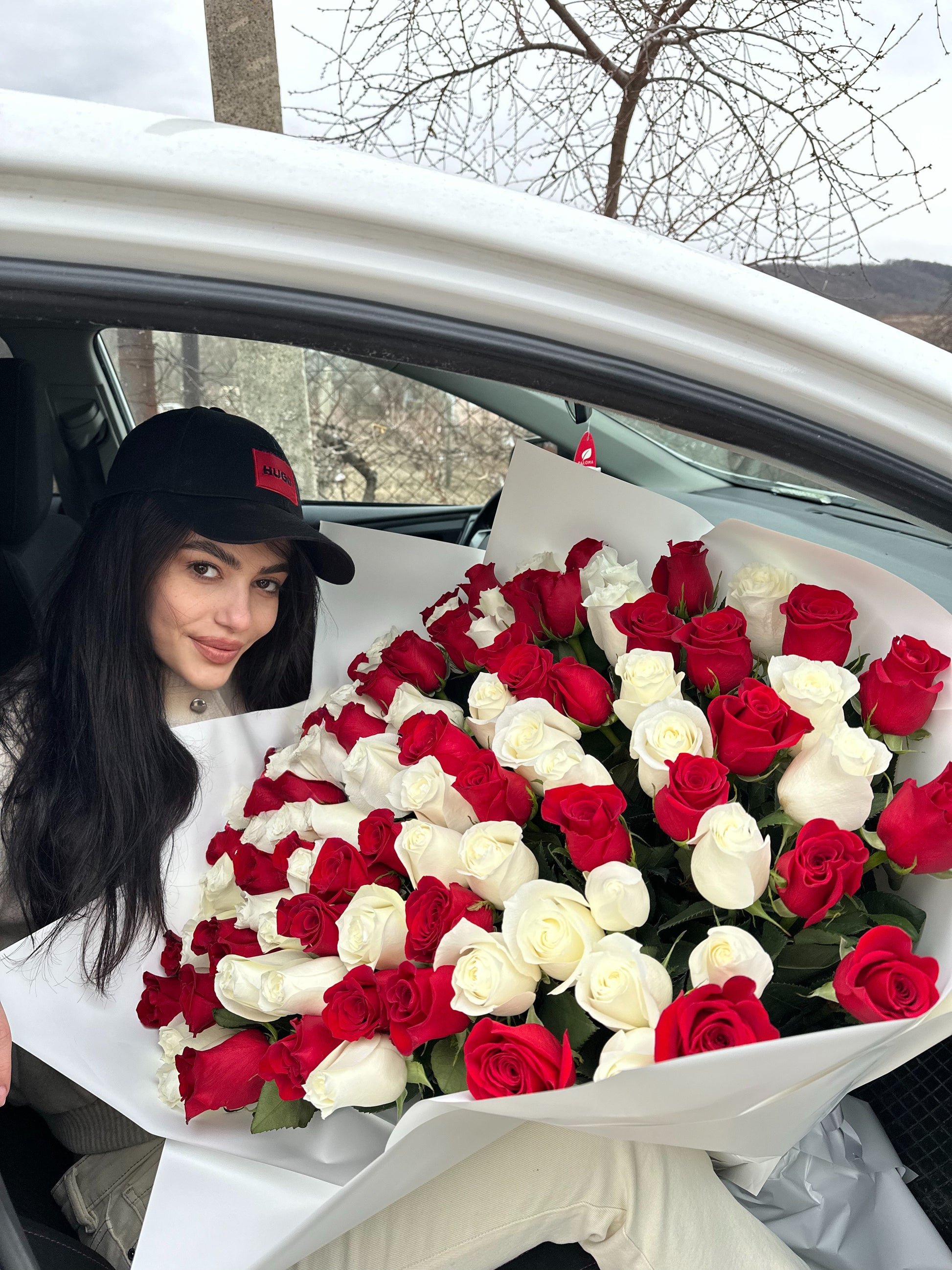 Buchet de trandafiri mix premium Alb Rosu  – TerraFlorra