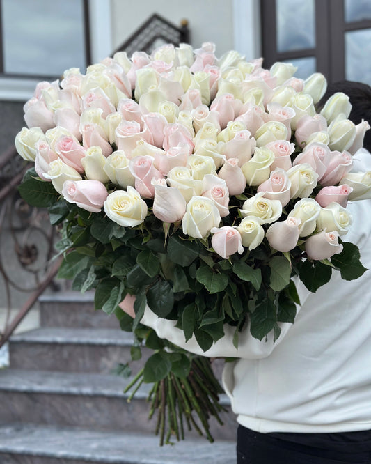 Buchet de trandafiri mix premium Alb Pomarosa – TerraFlorra